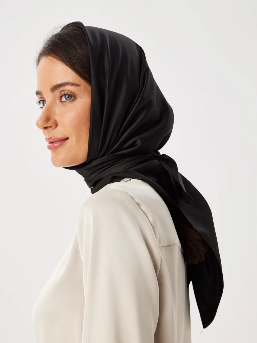 Черный шелковый платок на голову и шею