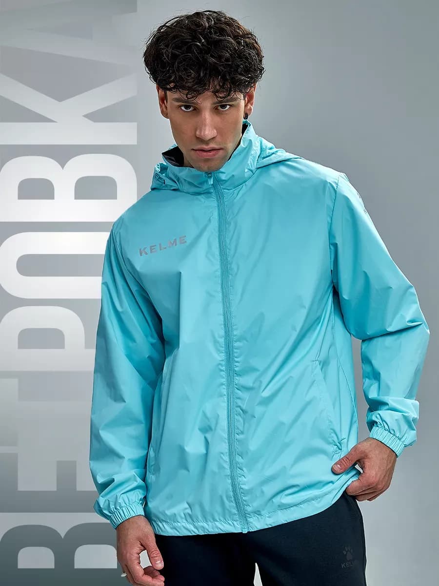 Ветровка спортивная с капюшоном