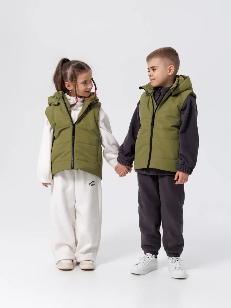 Жилетка утепленная безрукавка демисезонная