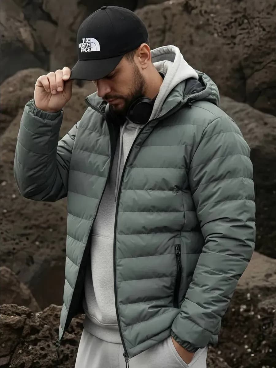 Демисезонная куртка стеганая с капюшоном