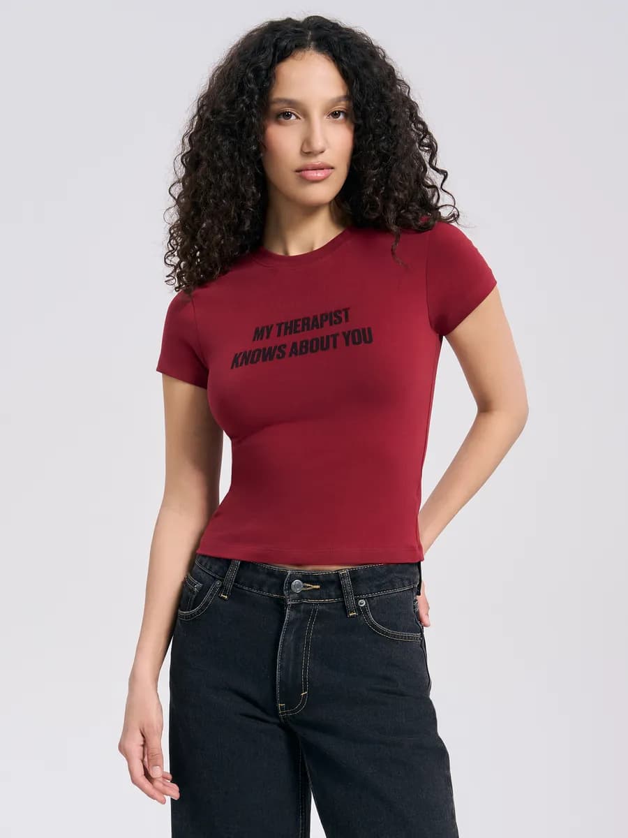 Хлопковая приталенная футболка с надписью