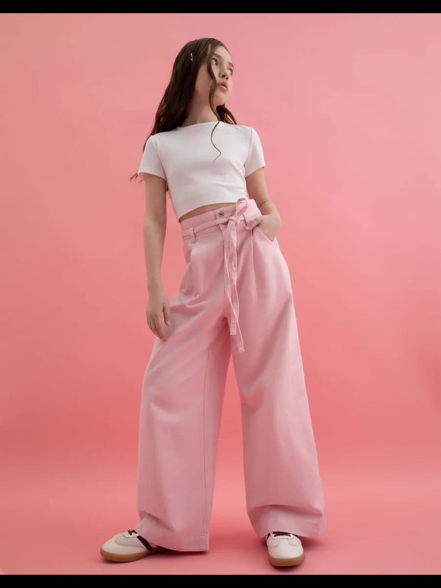 Светло-розовые джинсы Wide leg с поясом и складками