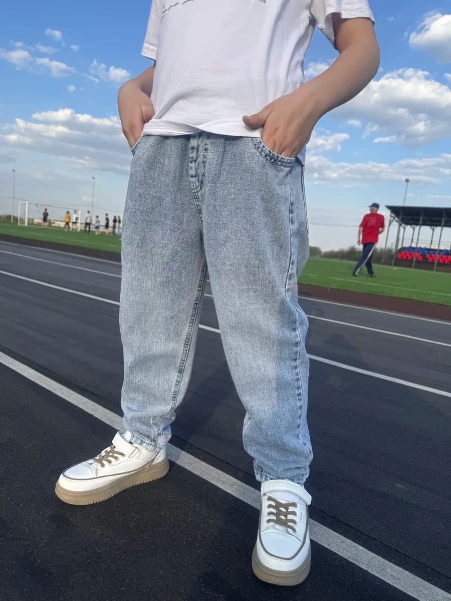 Джинсы зауженные