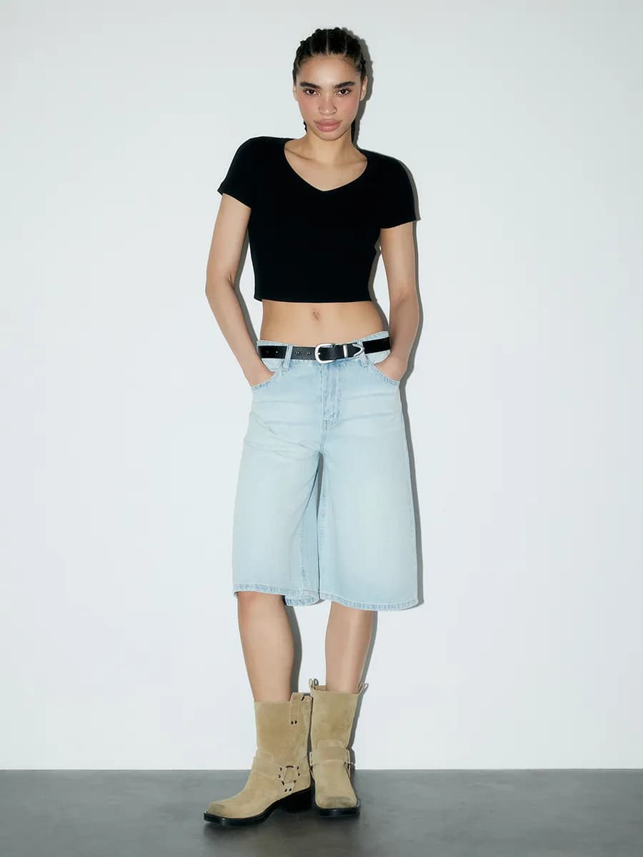 Футболка-топ в рубчик с V-вырезом