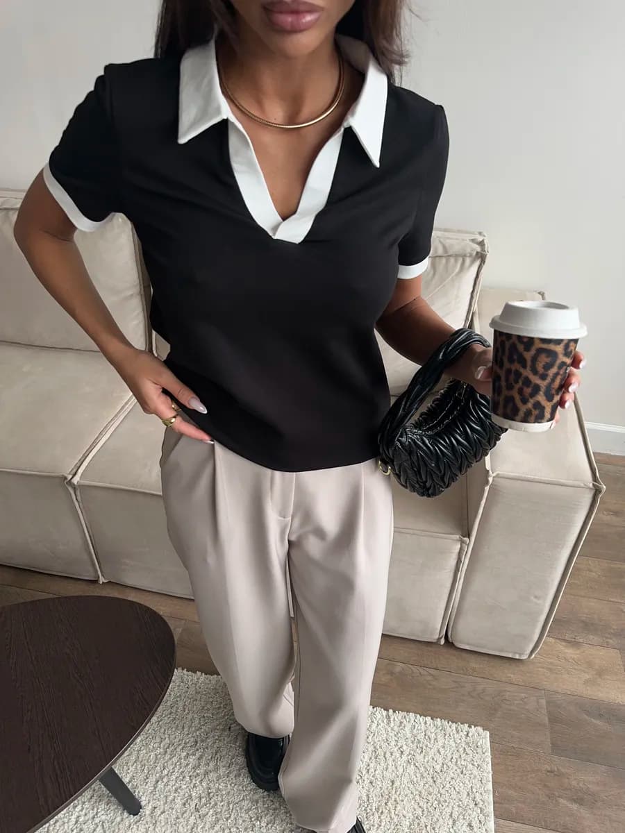 Футболка поло с белым воротником