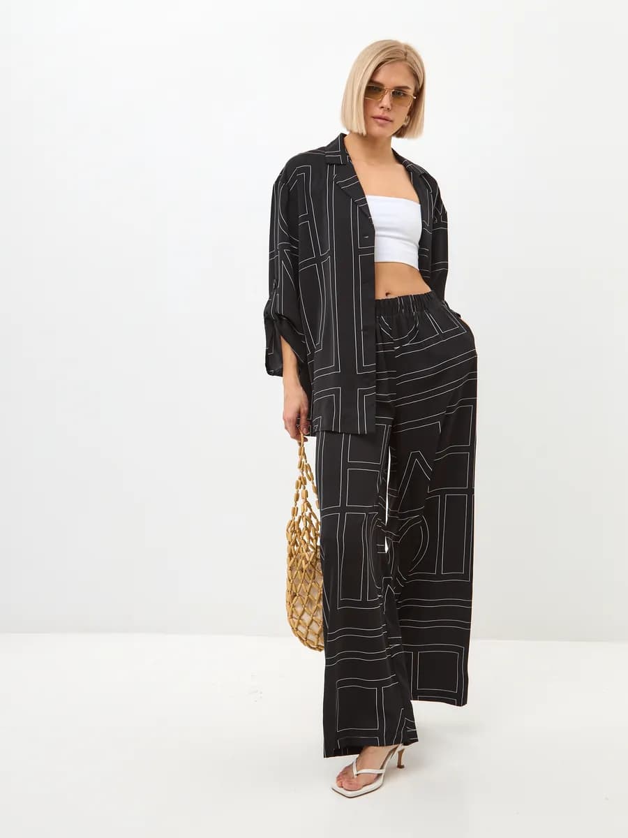 Костюм брючный в пижамном стиле