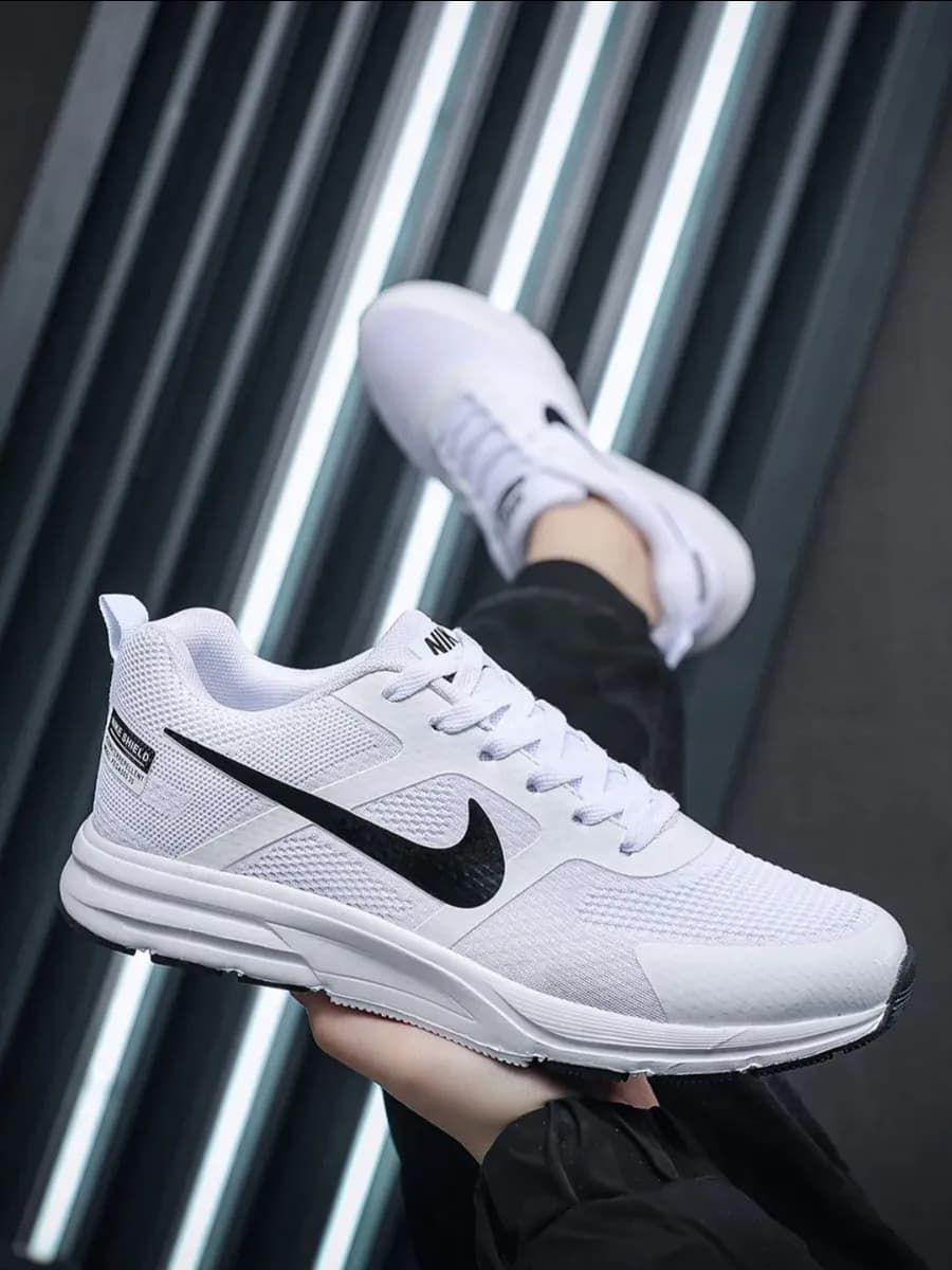 Кроссовки спортивные легкие