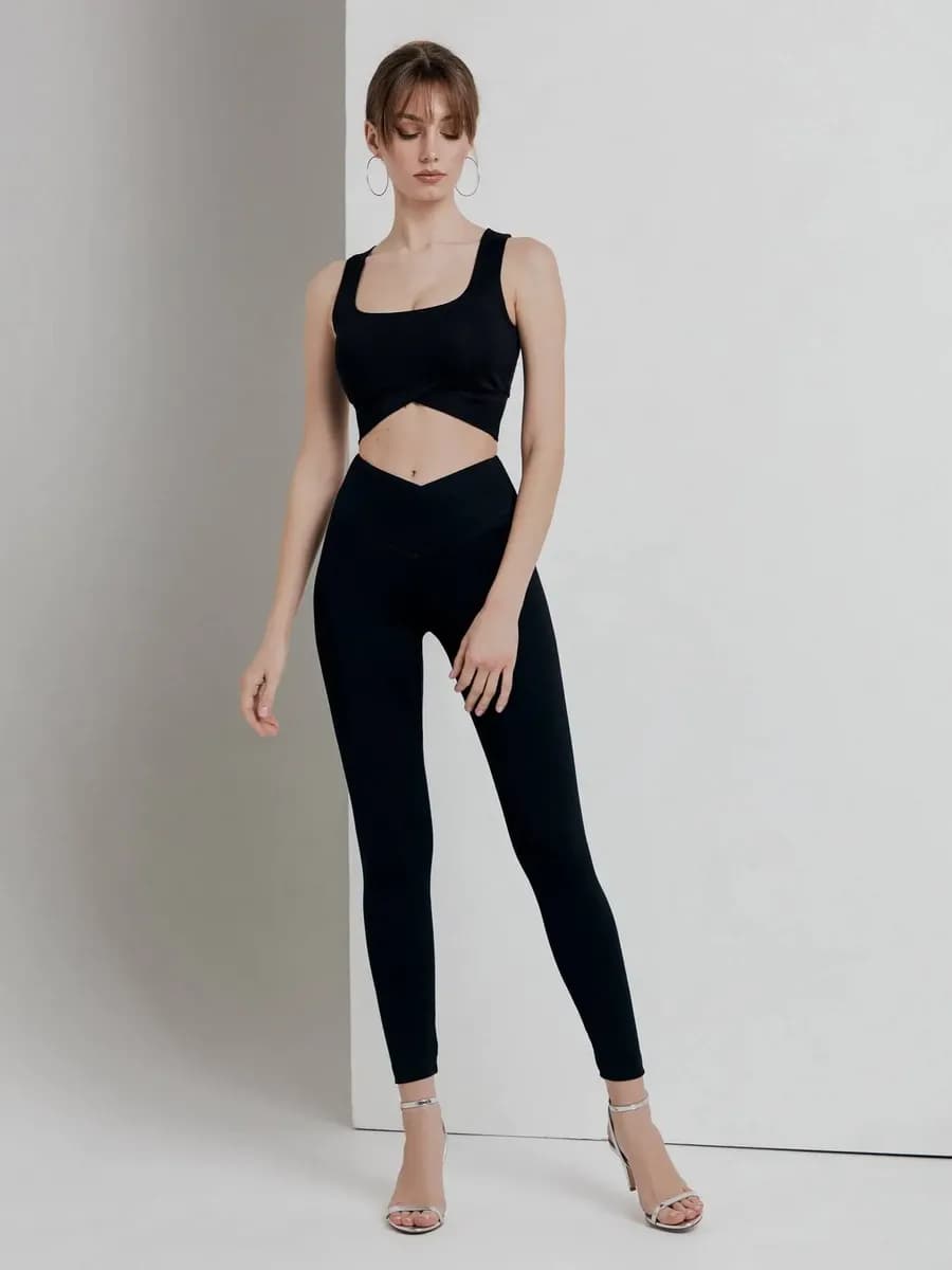 Моделирующие хлопковые леггинсы с фигурным поясом