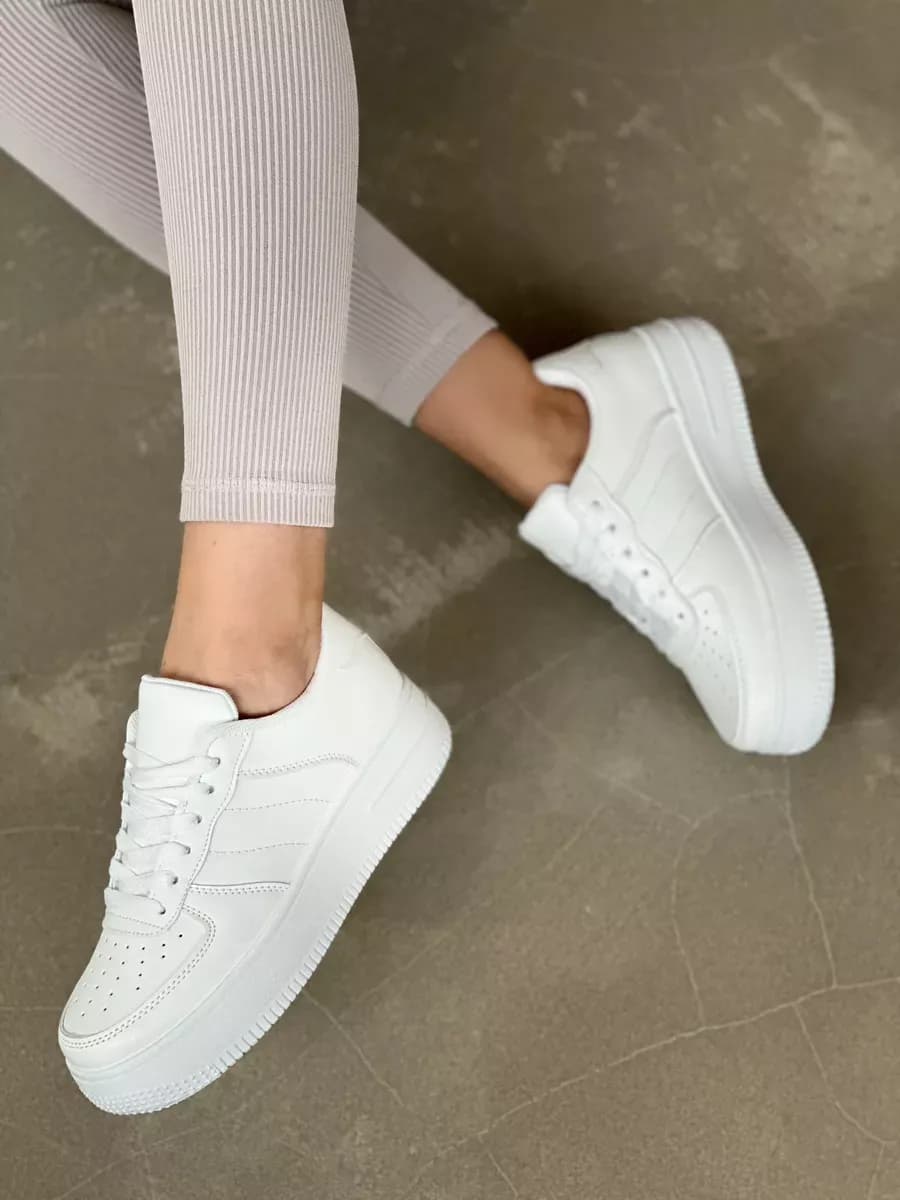 Кроссовки спортивные на платформе