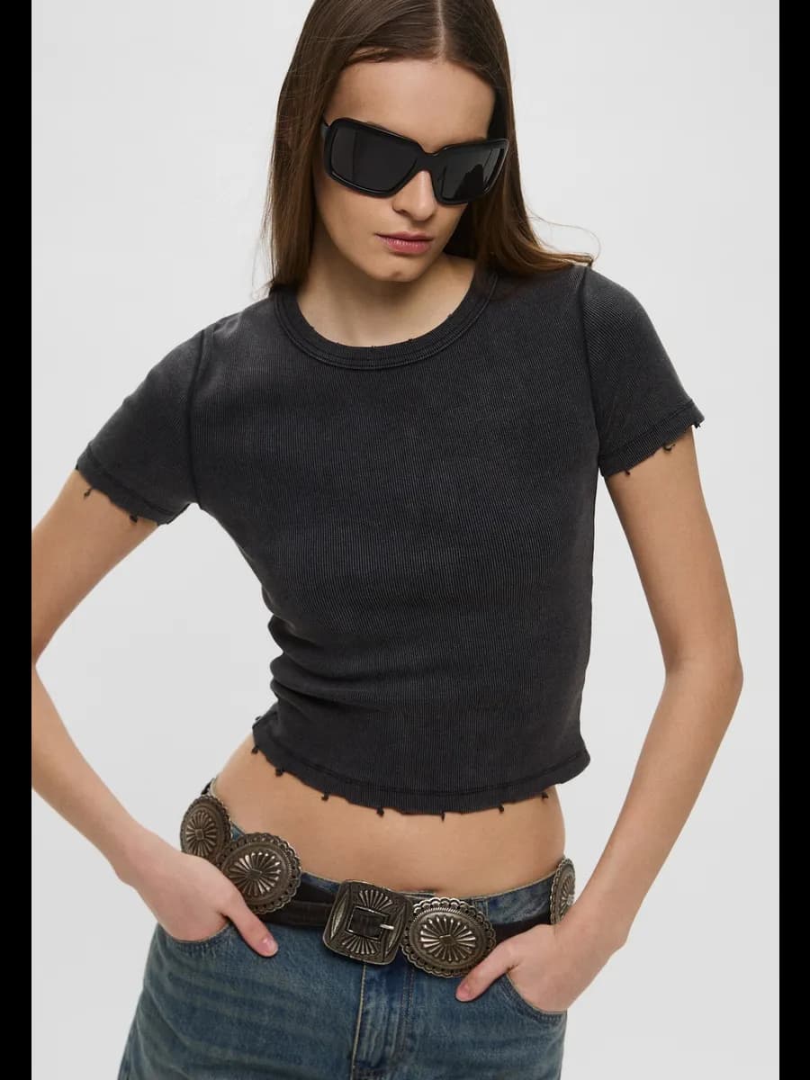 Футболка топ в рубчик с вареным эффектом