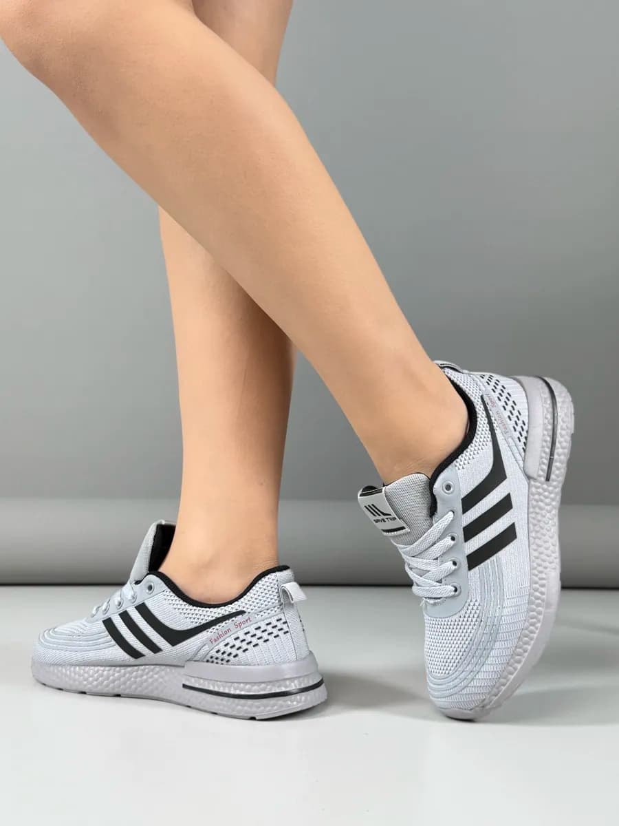 Кроссовки женские