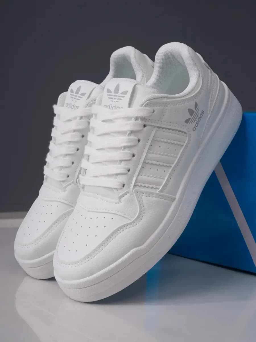 Кроссовки женские