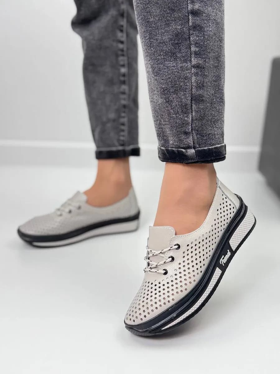 Мокасины женские осенние туфли демисезонные перфорированные