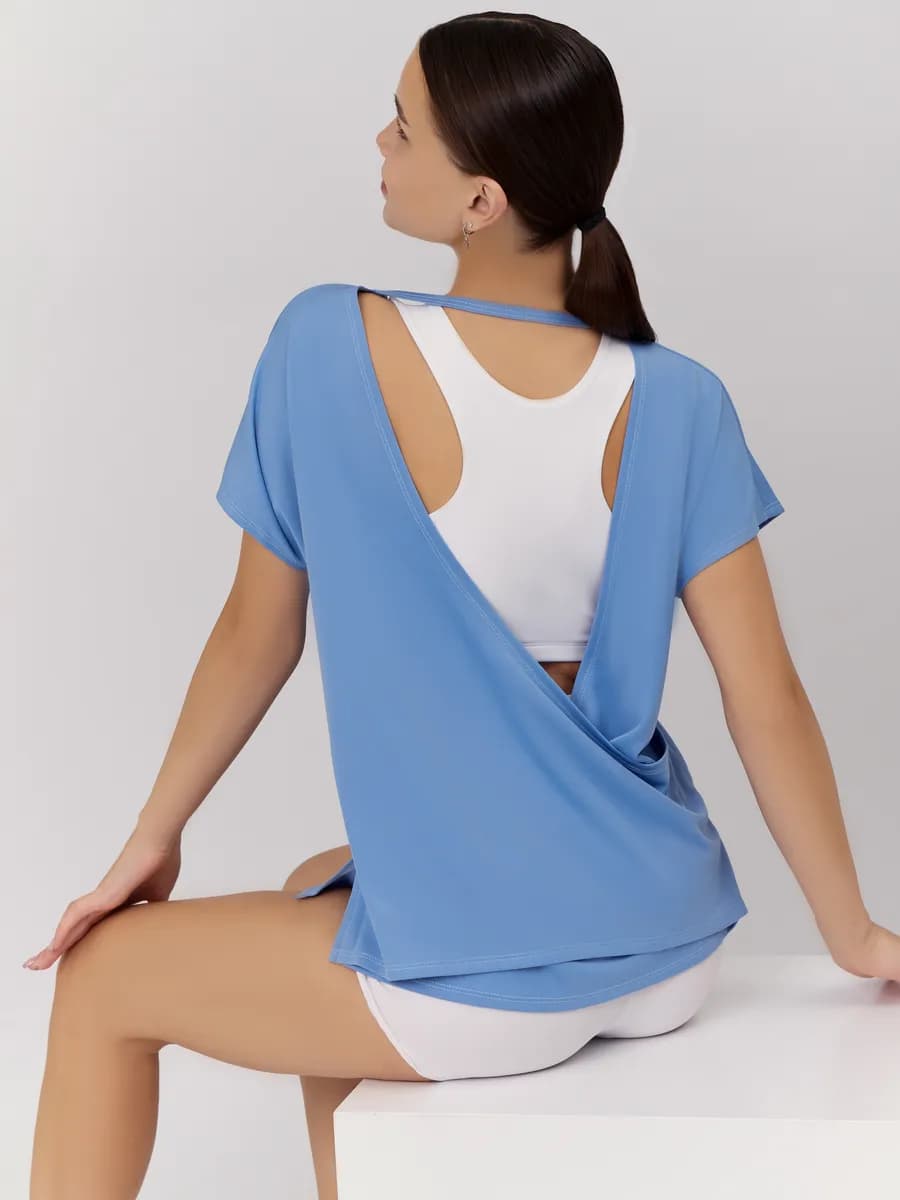 Спортивная футболка с открытой спиной