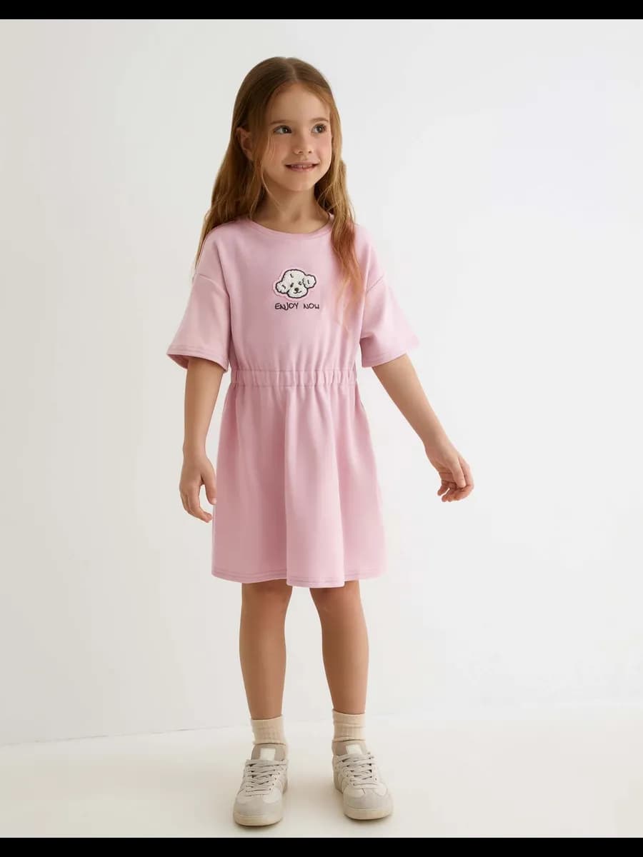 Розовое платье с вышивкой