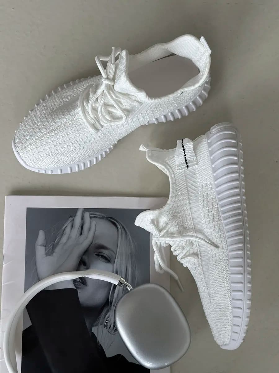 Кроссовки изики спортивные дышащие