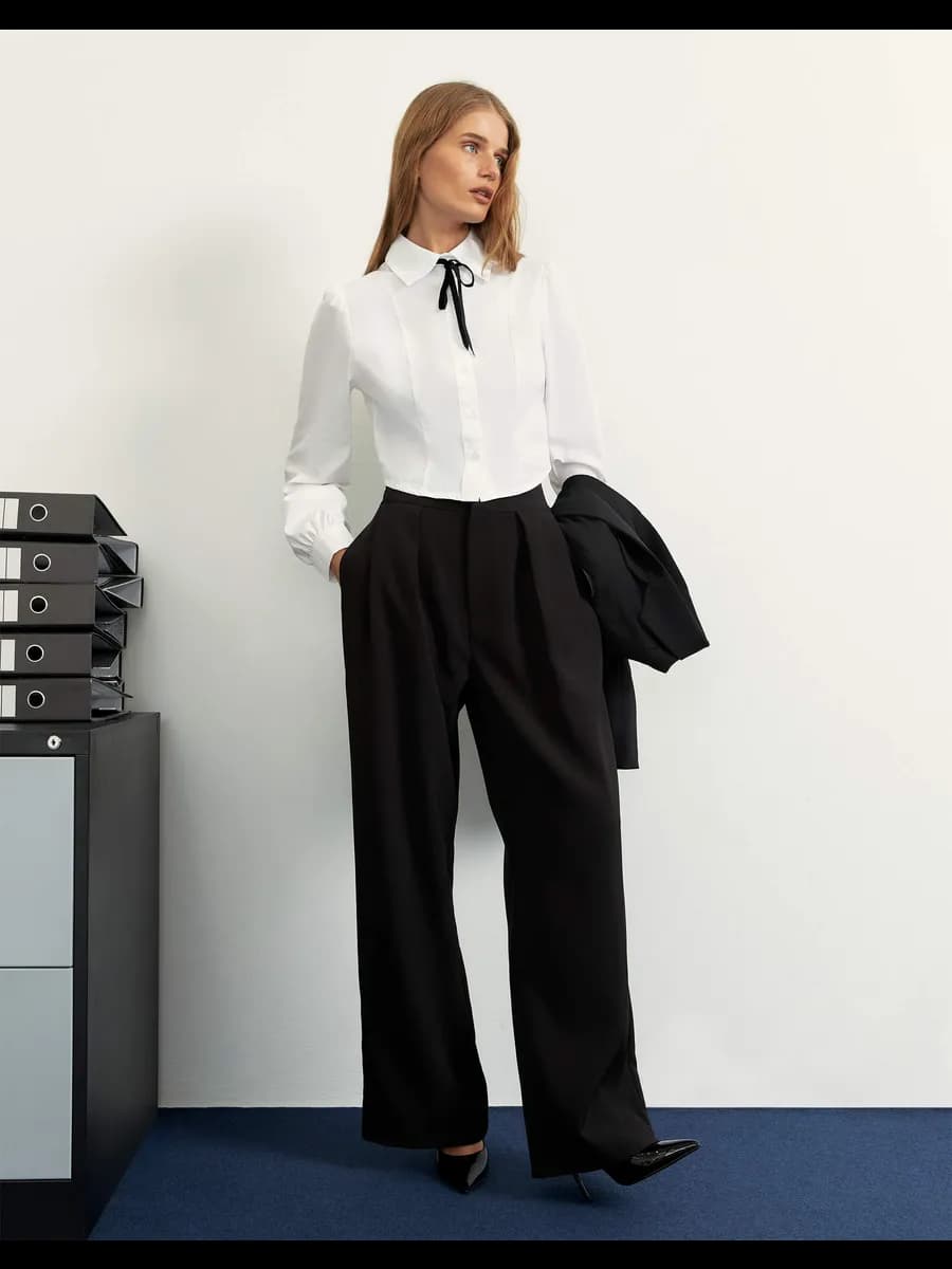 Белая рубашка с объёмными рукавами и бантом