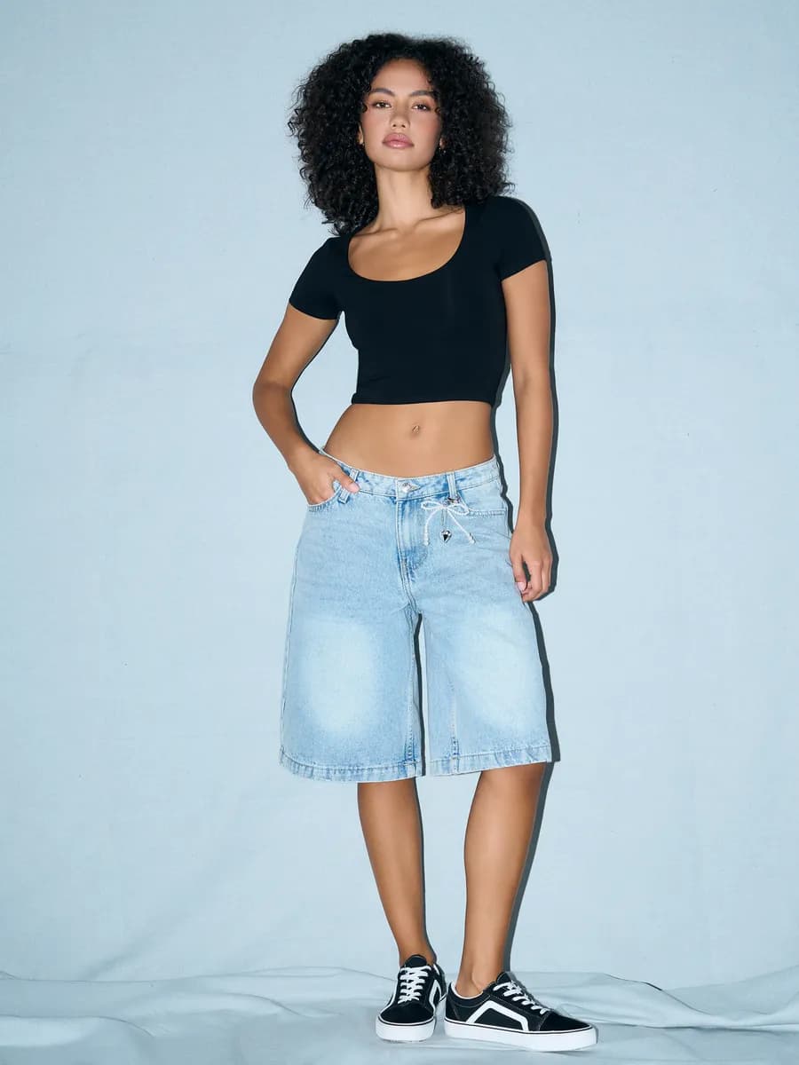 Кроп-топ из вискозы с коротким рукавом