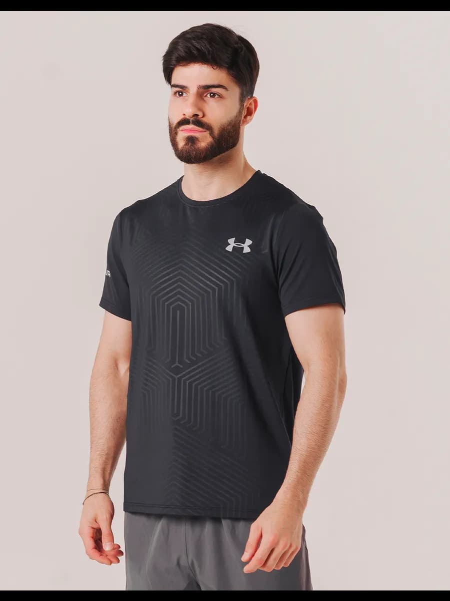 Спортивная мужская футболка