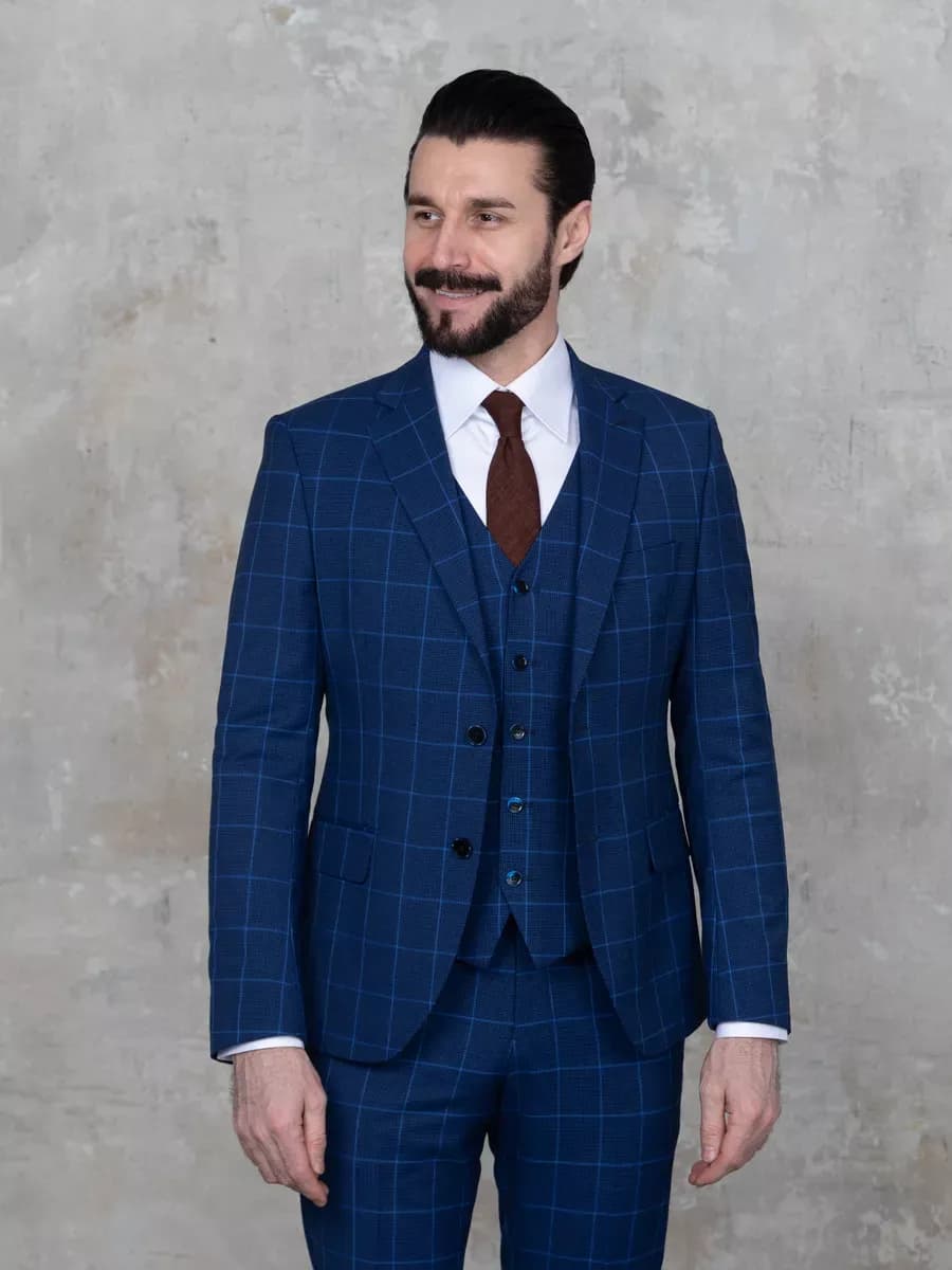 Классический деловой костюм тройка