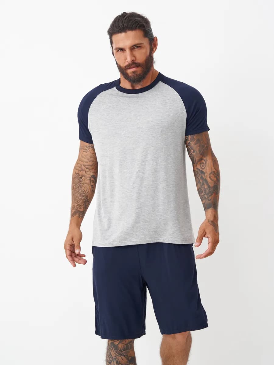 Пижама с шортами и футболкой. Домашний костюм