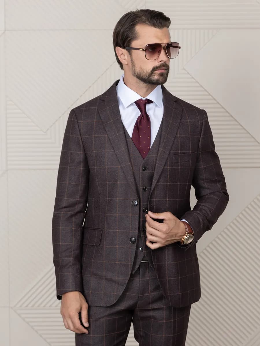 Классический деловой костюм тройка