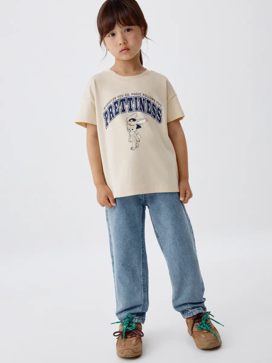 Джинсы на резинке со средней посадкой свободные