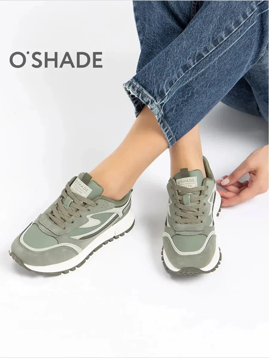 Кроссовки женские