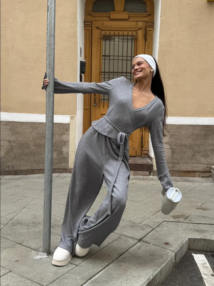 Теплый костюм с брюками трикотажный лапша весенний