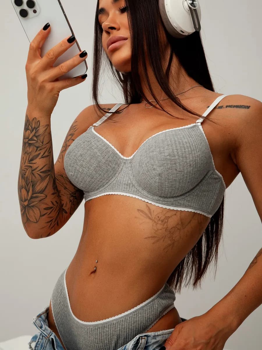 Красивое нижнее белье комплект трусы и лиф в рубчик