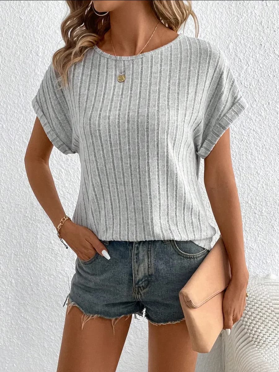 Футболка стильная в офис