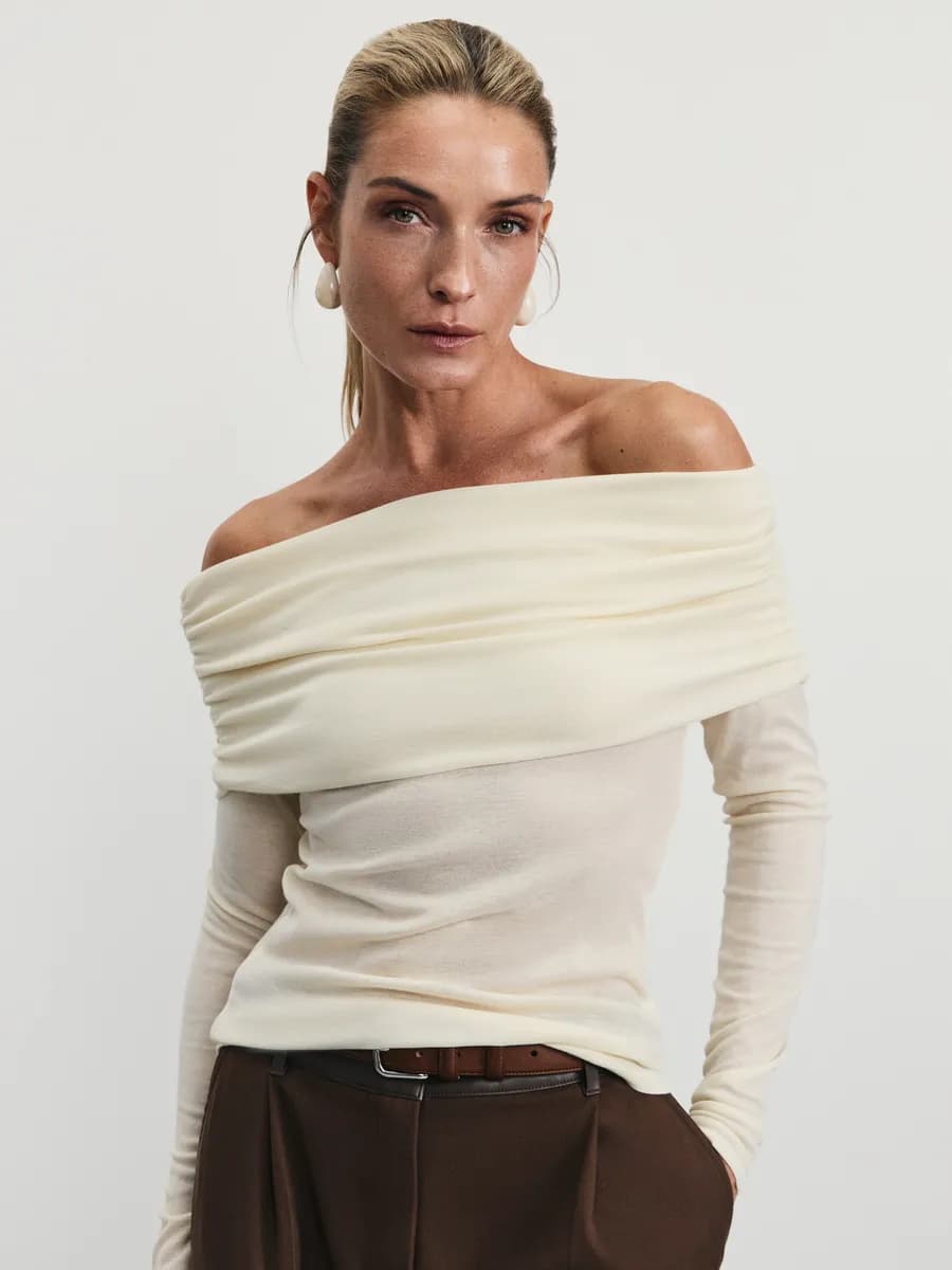 Джемпер с открытыми плечами тонкий нарядный