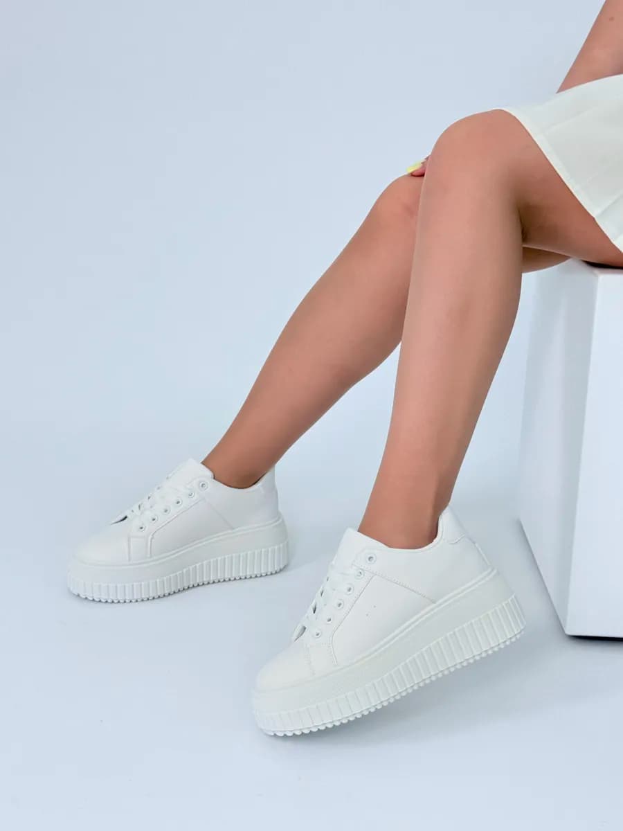 Кроссовки танкетка