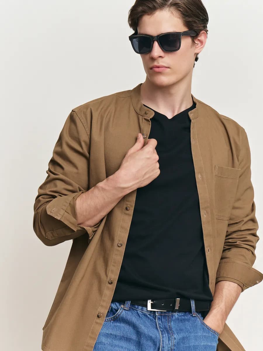 Мужская рубашка с воротником-стойкой