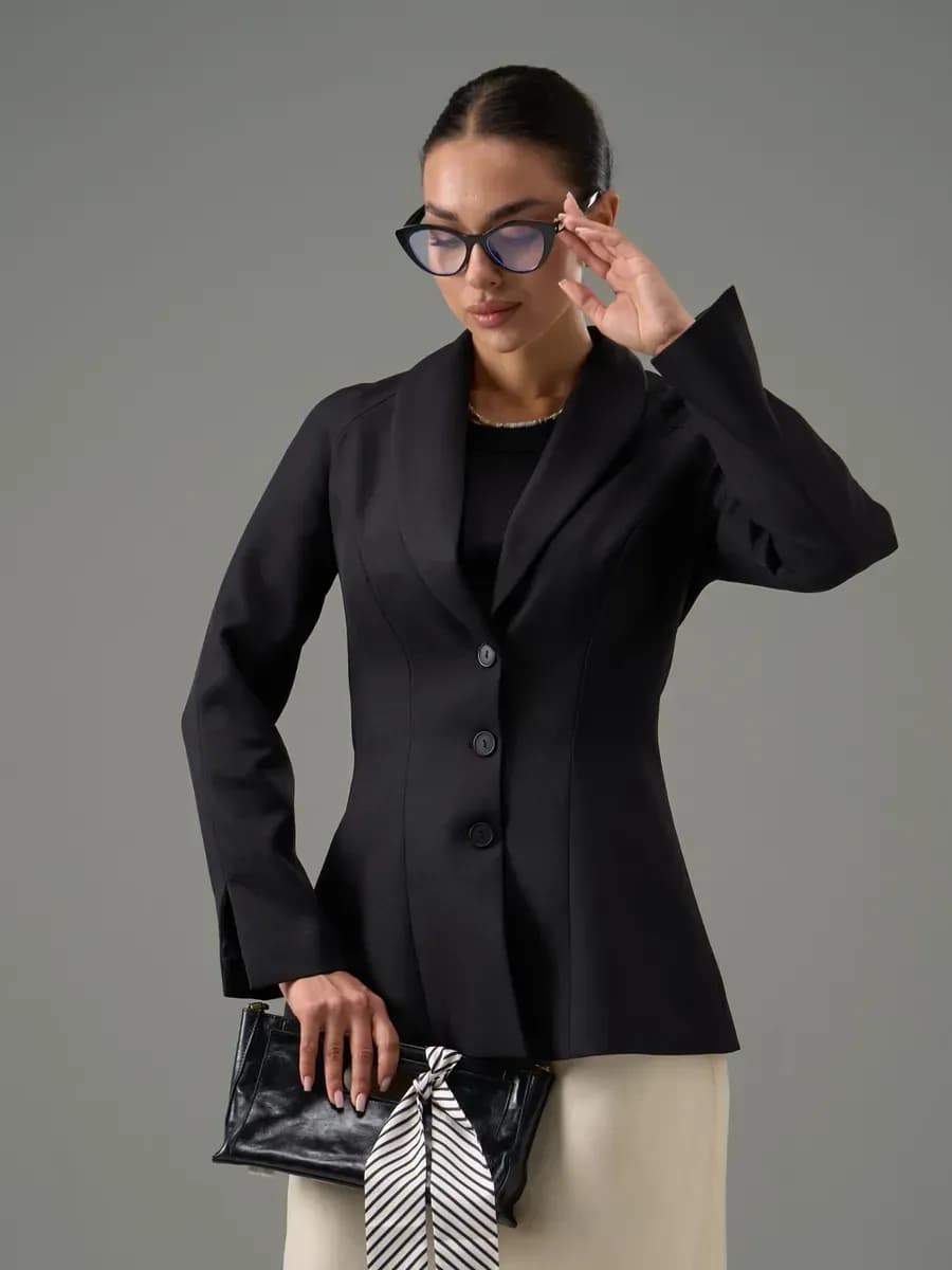 Приталенный пиджак классический на осень