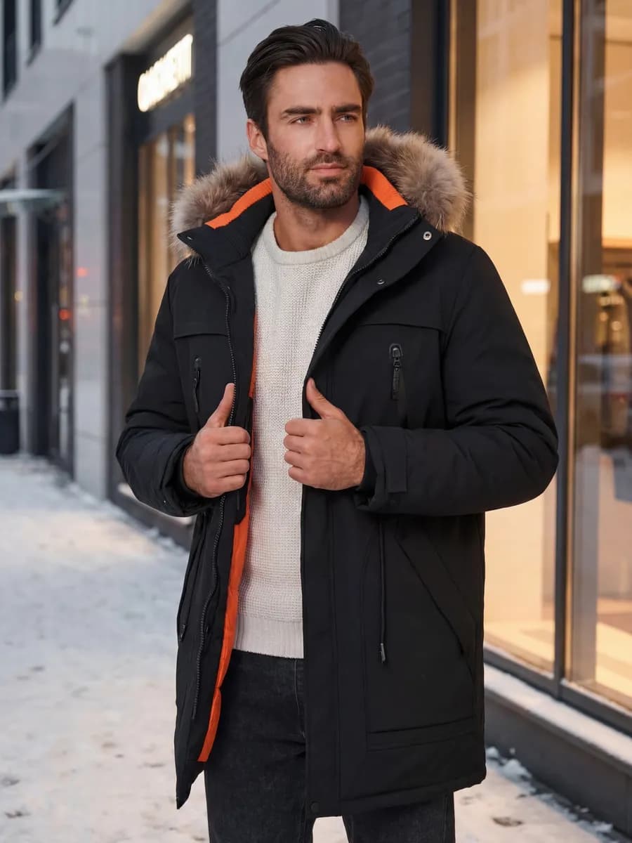 Парка зимняя с мехом на капюшоне