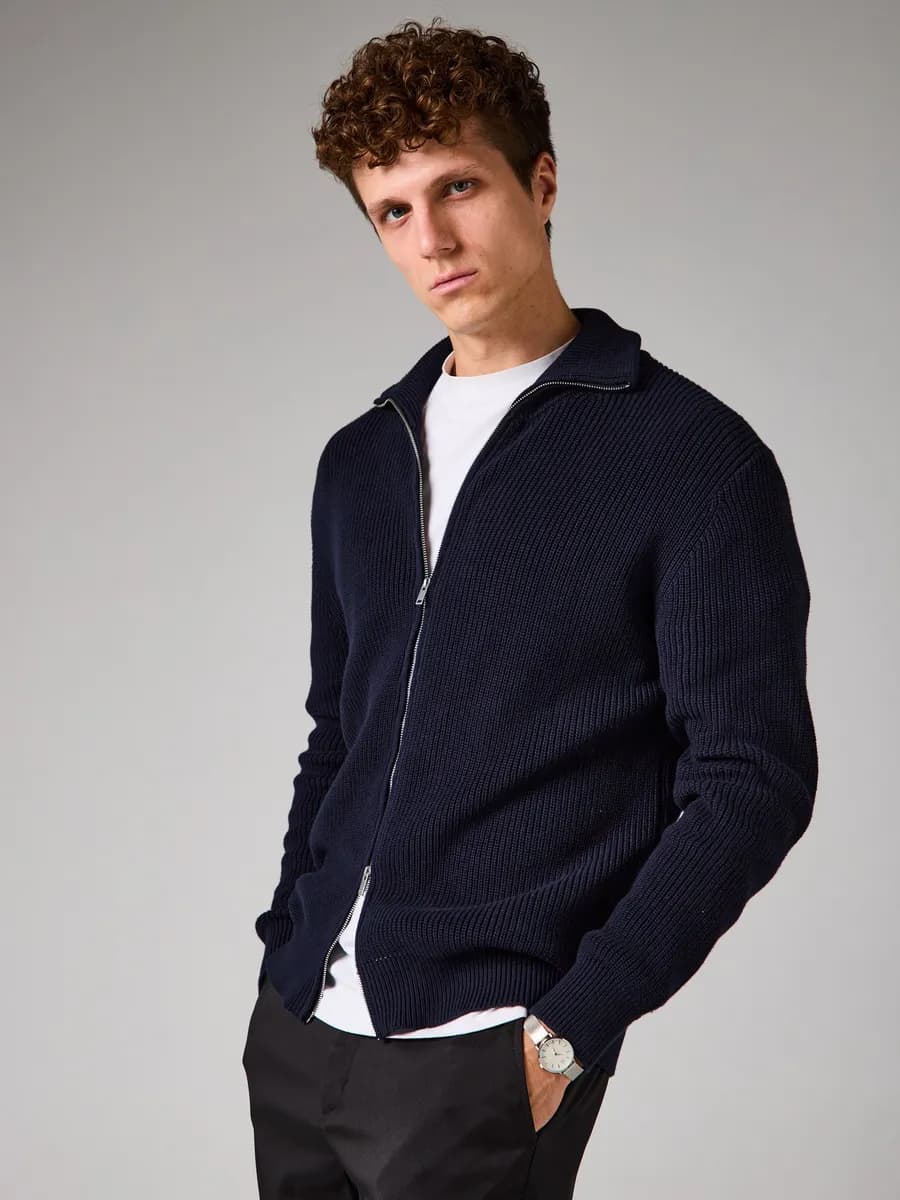 Демисезонный свитер мужской с воротником на молнии полузамок