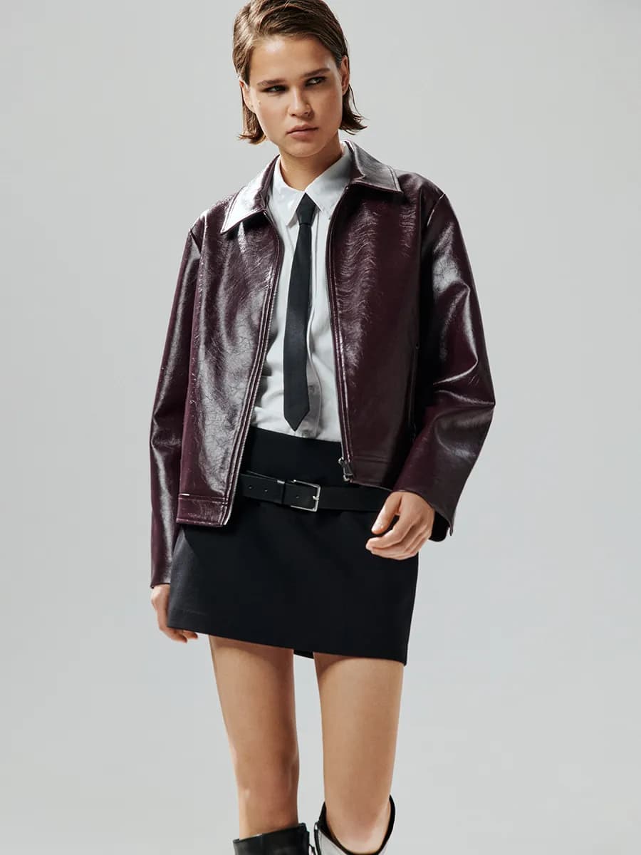 Куртка на молнии лакированная