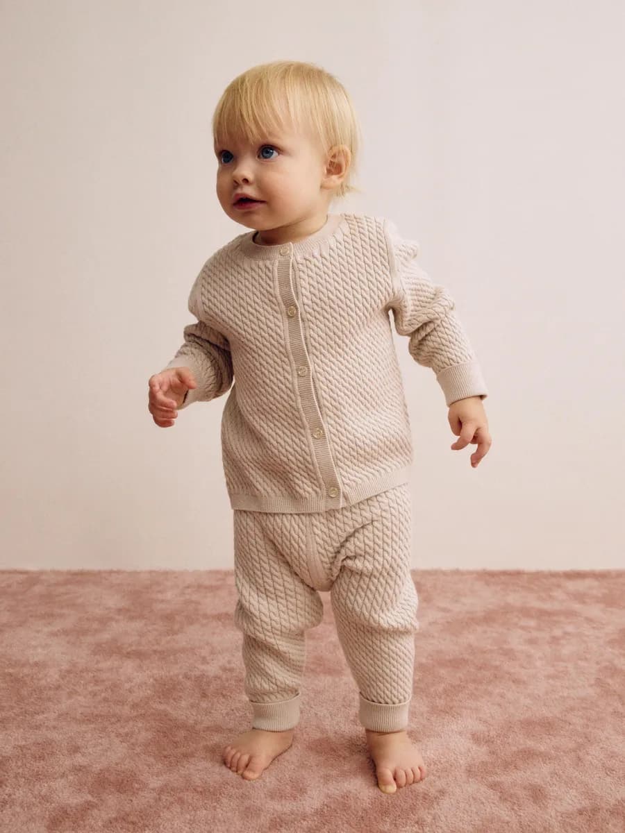 Вязаные брюки для малышей в косичку