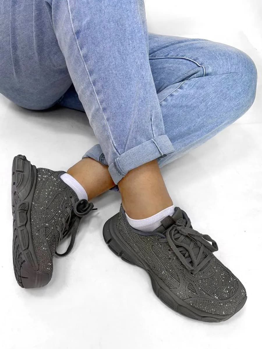 Кроссовки со стразами