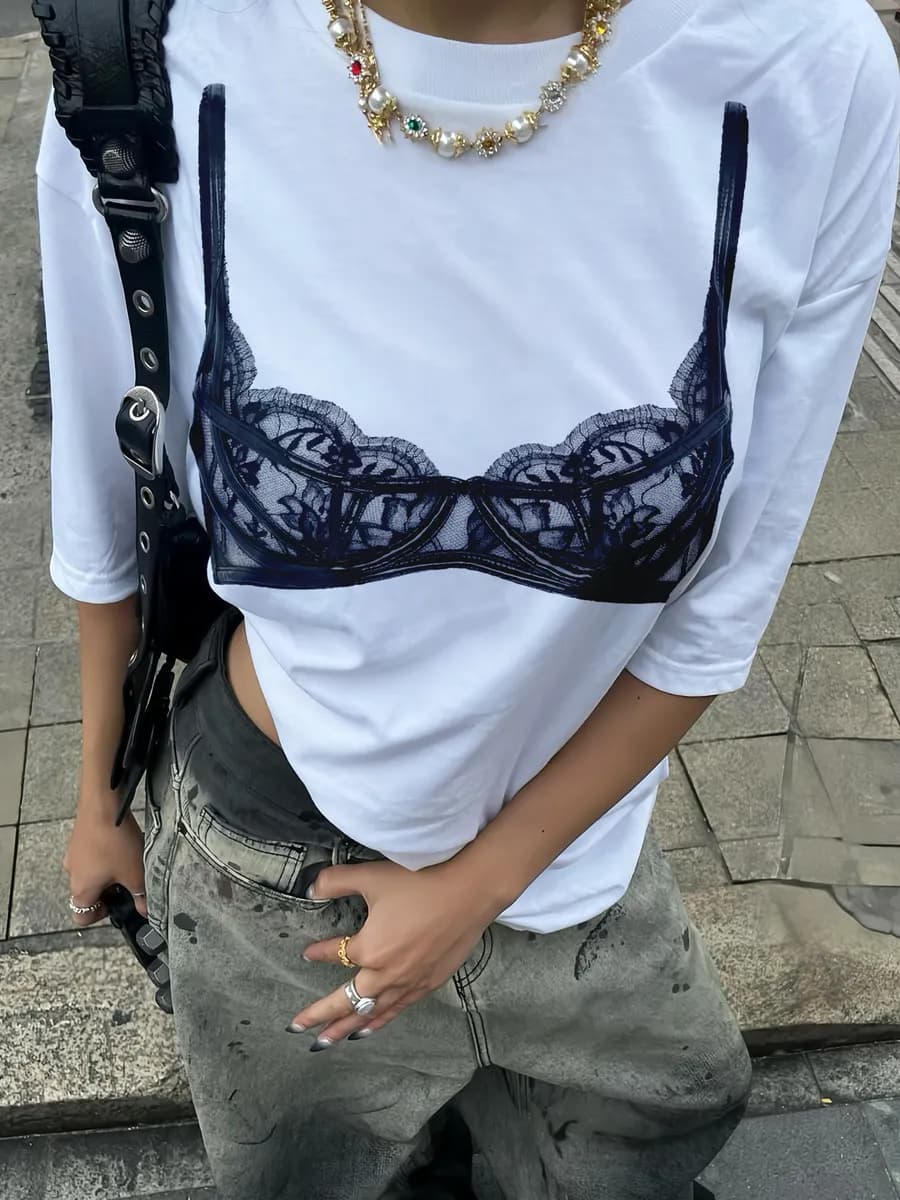 Футболка оверсайз с принтом бюстгальтер корсет лифчик
