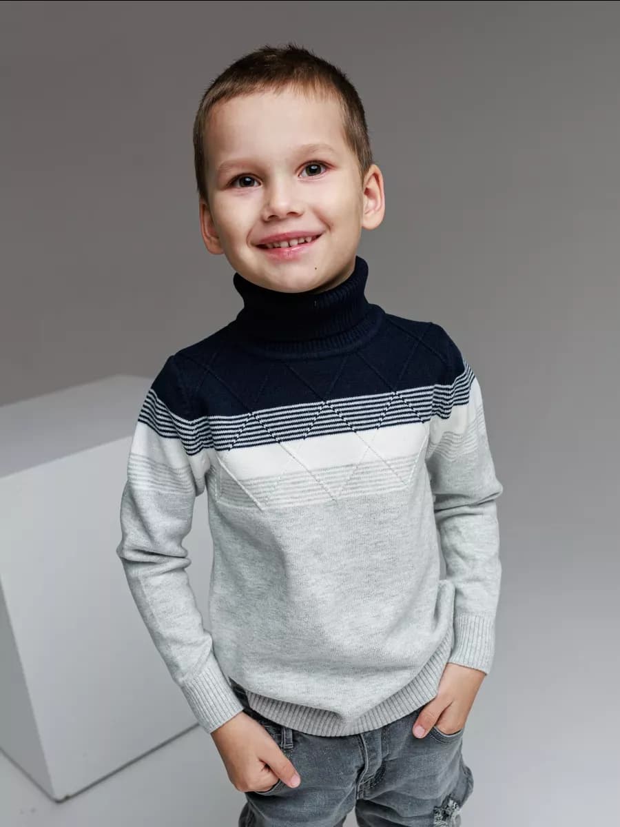 Свитер с горлом