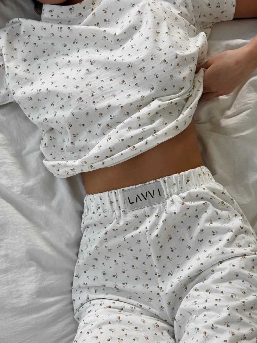 Пижама со штанами с цветочками