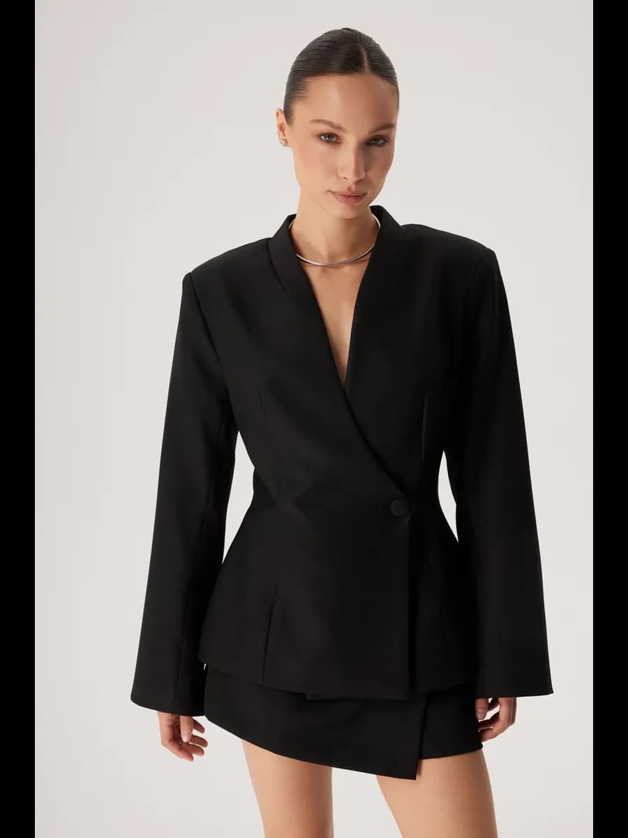 Приталенный пиджак удлиненный