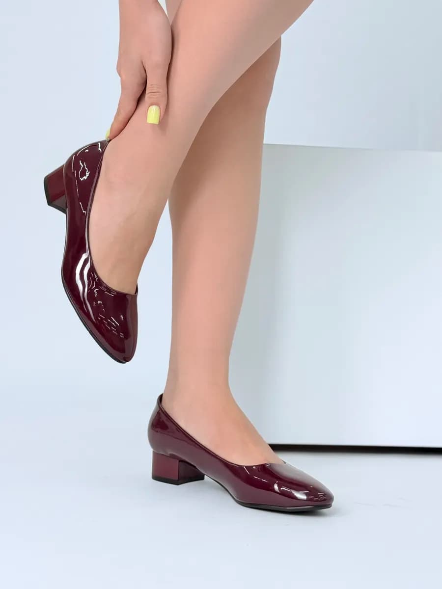 Туфли на низком каблуке