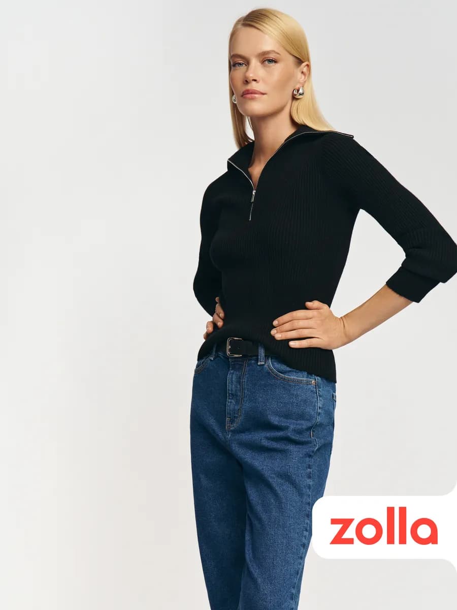 Женский вязаный свитер с горлом