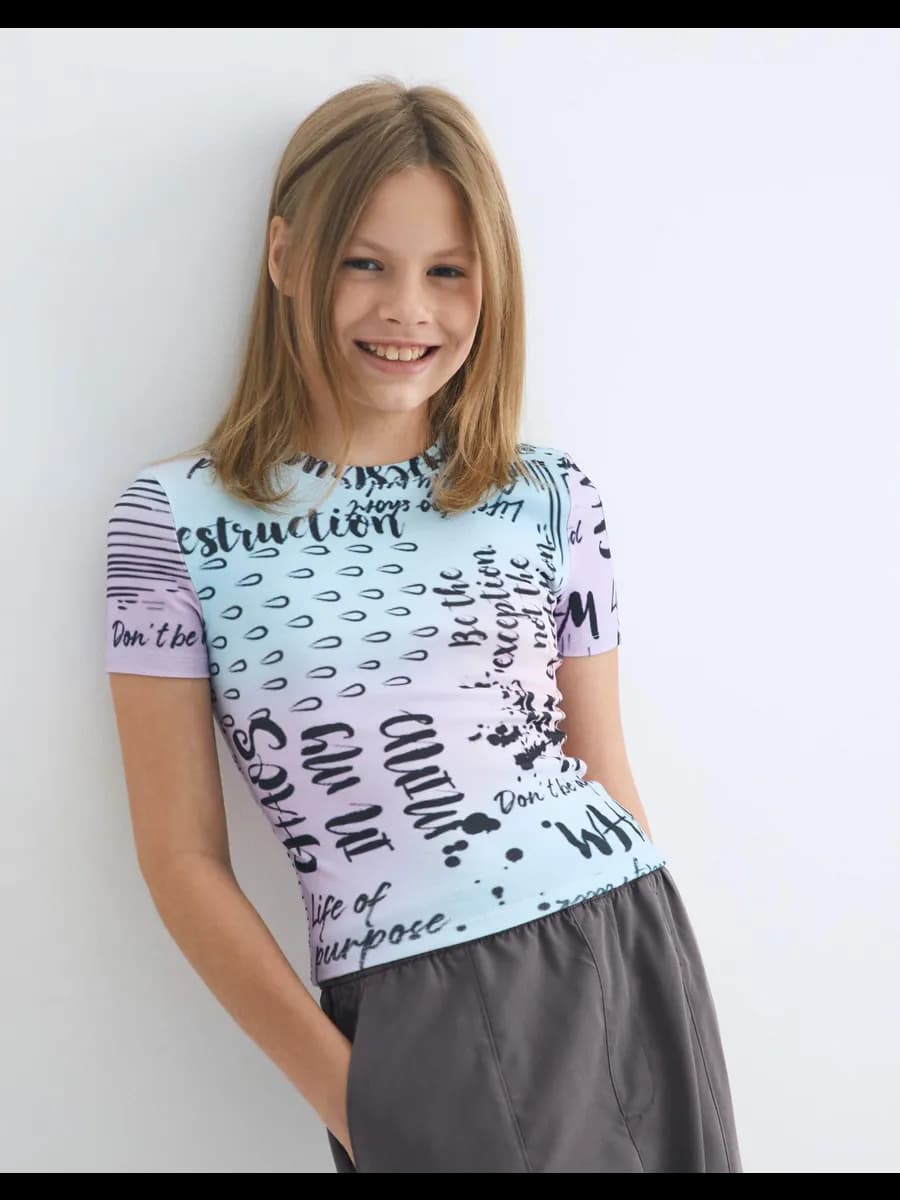 Футболка в рубчик с принтом