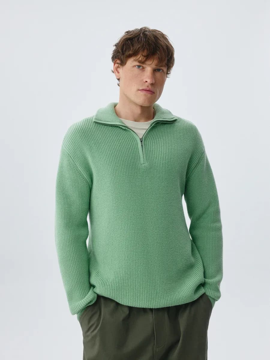 Вязаный джемпер с воротником свитер