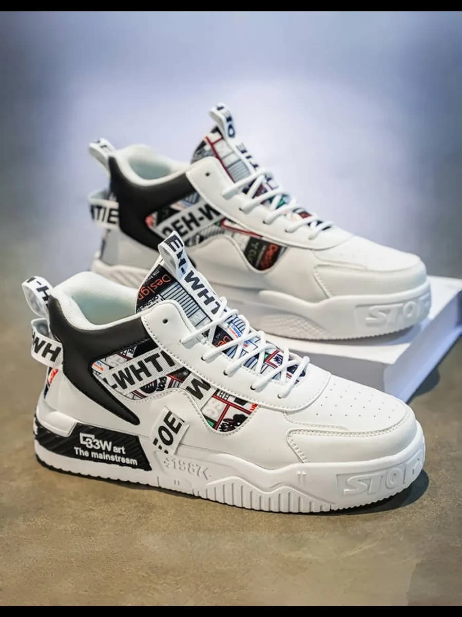 Спортивные кроссовки