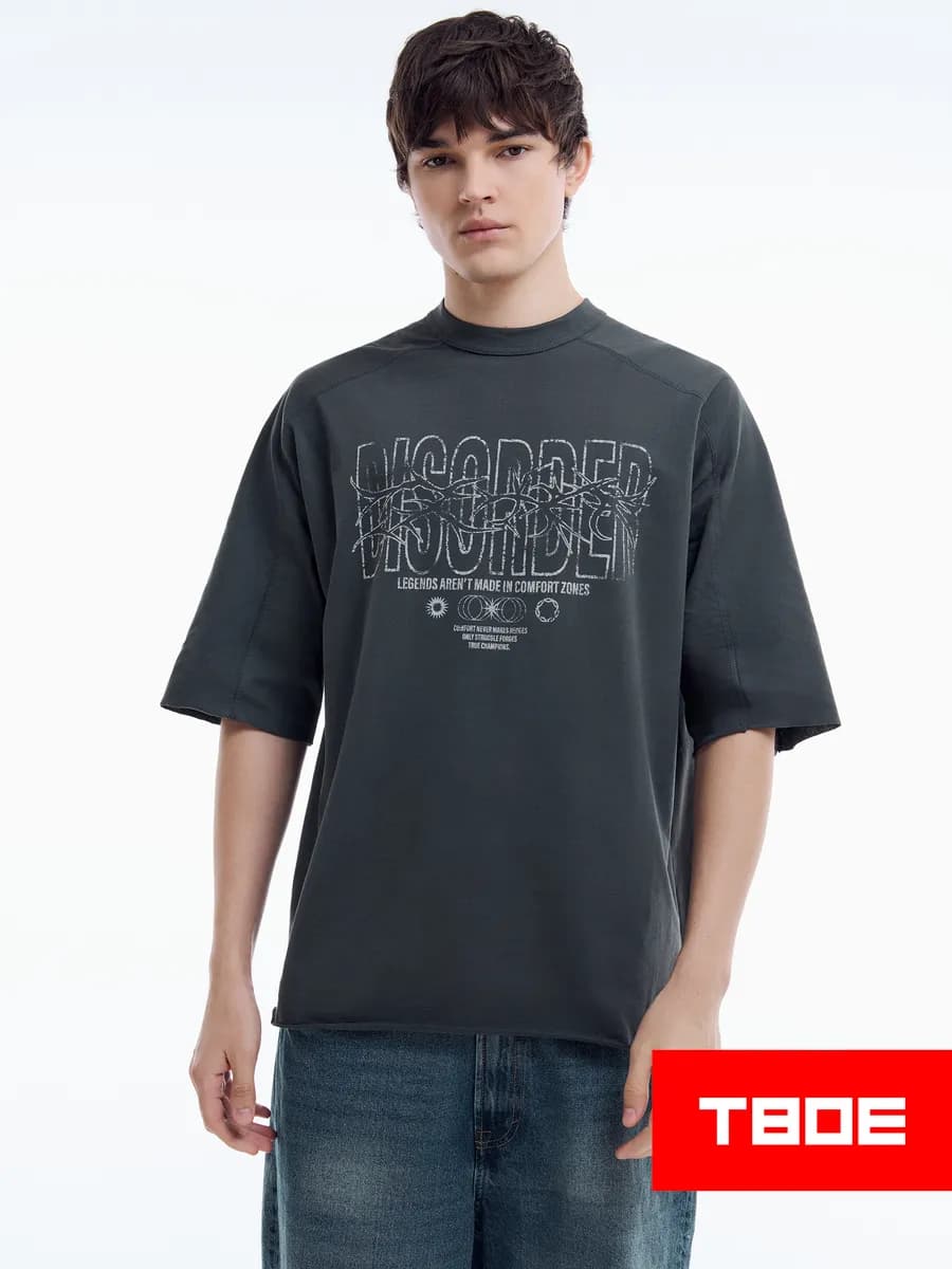 Плотная футболка оверсайз с надписью дрейн